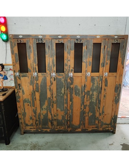 Ancien vestiaire industriel en bois six portes patine grise