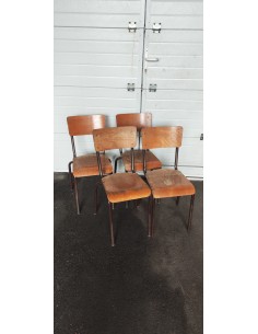 Série de quatre chaises d'école vintage 2