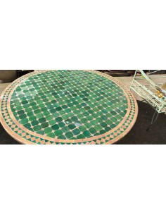 Table ronde zellige pied métal dessus carrelage vert 2