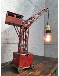Lampe industrielle grue rouge jouet en tôle