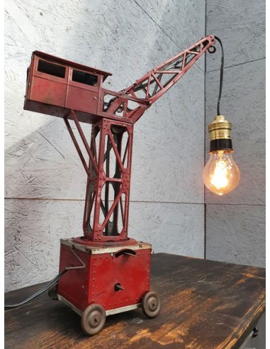 Lampe industrielle grue rouge jouet en tôle