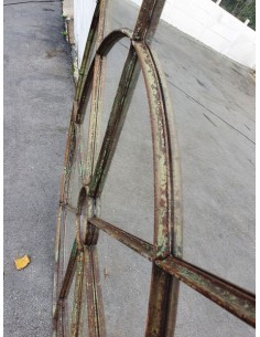 Miroir industriel métallique rond diamètre 151 cm 17 sections patine verte 2