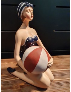 Statue pin up baigneuse ballon décoration vintage maillot noir
