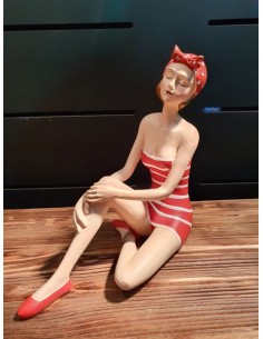 Statue pin up baigneuse maillot rouge décoration vintage