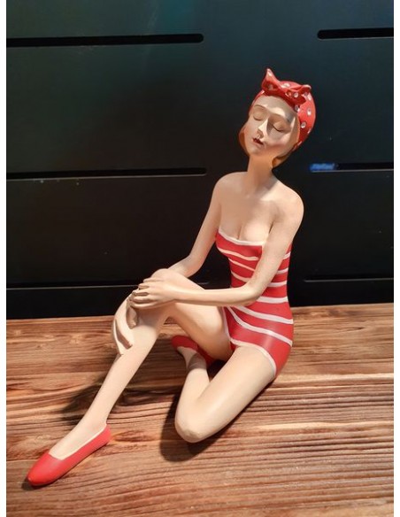 Statue pin up baigneuse maillot rouge décoration vintage