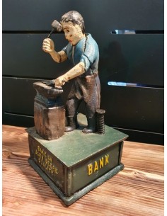 Tirelire articulée en fonte le forgeron décoration vintage