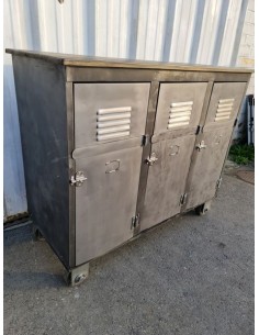 Meuble industriel trois portes métal sur roulettes fonte 2
