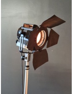 Projecteur LTM à ailette lampe industrielle sur trépied 2