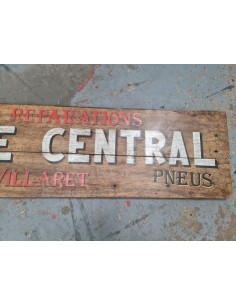 Enseigne publicitaire en bois peint Garage central huile pneus 2