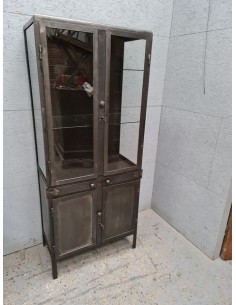 Ancienne vitrine médicale en métal mobilier industriel vintage