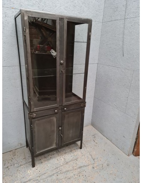 Ancienne vitrine médicale en métal mobilier industriel vintage