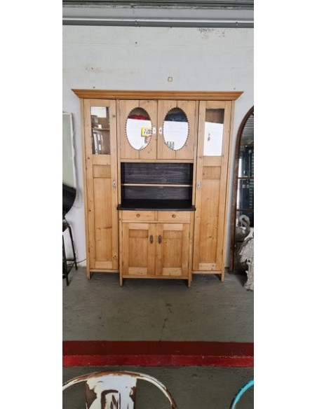 Ancien meuble en pin six portes et deux tiroirs
