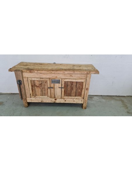 Ancien établi de menuisier deux portes meuble d'atelier brut