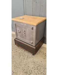 Ancien coffre fort Fichet sur socle bois à roulettes 2