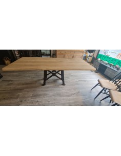 Table industrielle plateau chêne massif pied de machine fonte