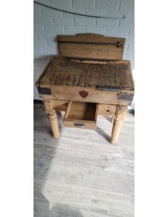 Ancien billot de boucher un tiroir ,meuble de métier