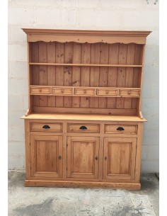 Grand vaisselier en pin trois portes huit tiroirs